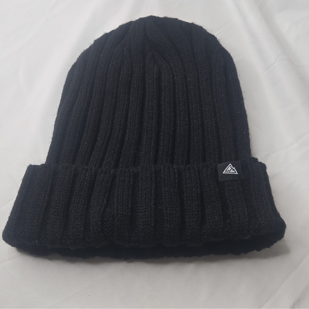 Men's Black Solid Ribbed Knit Beanie Hat w/ Triangle Mountain Logo Patch One siz - Picture 6 of 6